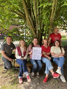 Herr Themann und Herr Tunder von der Samtgemeinde Hesel besuchten den Kindergarten Tabaluga. Sie überreichten eine Urkunde für das Stadtradeln. Die Kinder, Eltern und das Tabalugateam konnten 2944 km verbuchen!!!!!! Vielen Dank an alle!